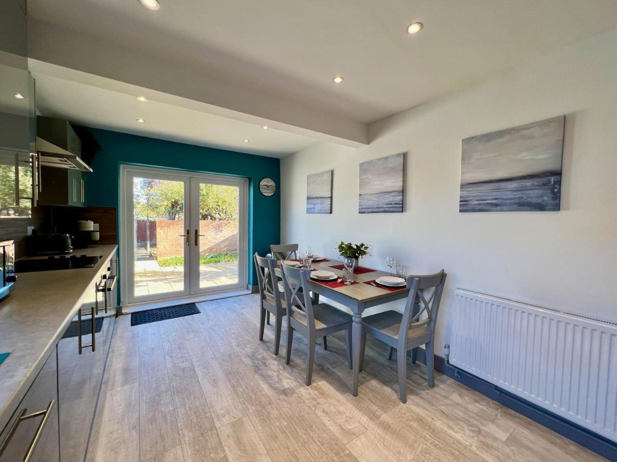 Curzon House One - Great For Contractors Or Family Holidays Holiday home Cleethorpes