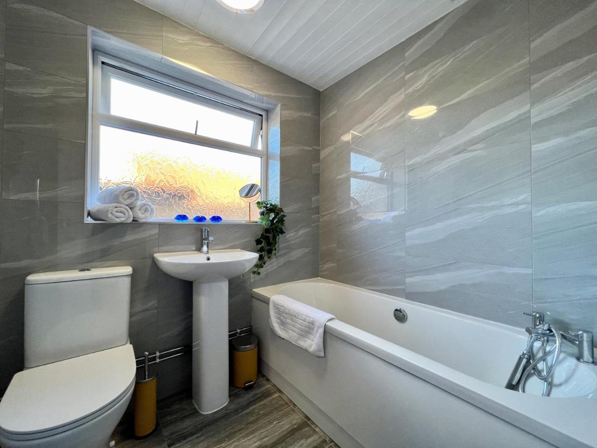 Curzon House One - Great For Contractors Or Family Holidays Holiday home